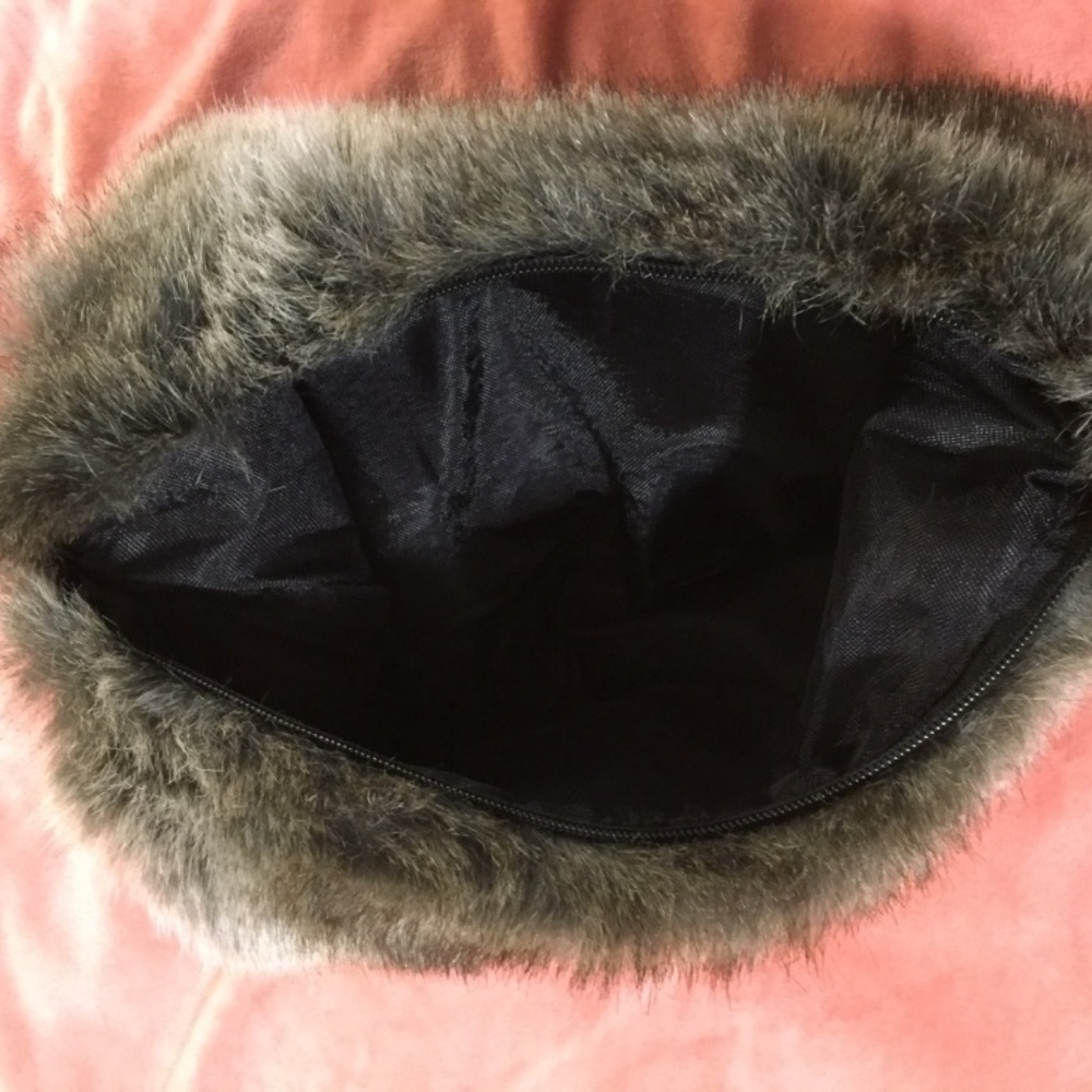 Faux Fur Chain Shoulder Bag - Picture 4 of 4